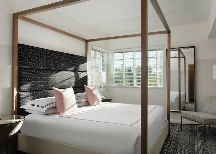 Miami Beach hotels near South Pointe Park